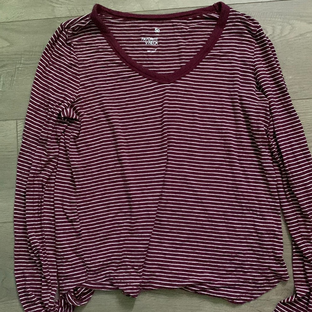 V-neck long sleeve tee